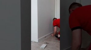 Установка плинтуса Идеал Дюра