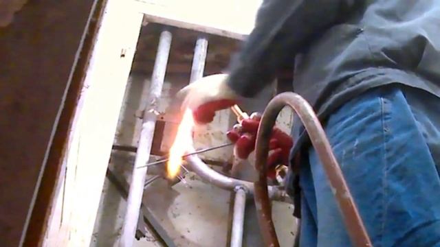 Газосварщик. Замена стояк полотенцесушитель с направлением. смотреть онлайн