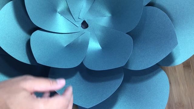 Giant Paper Flower tutorial, Cricut flower center, Giant paper flower instructions, DIY paper flowe смотреть онлайн