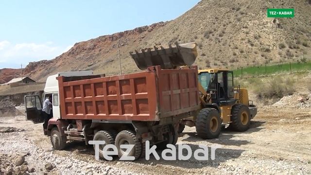 ТАМТЫГЫ ЧЫККАН ТАМАШАНЫН  ТАШ ЖОЛУ АСФАЛЬТАЛЫП ЖАТАТ