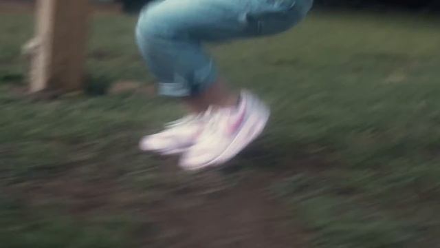 Pink Nikes (Official Visualizer) | Pink Laundry смотреть онлайн
