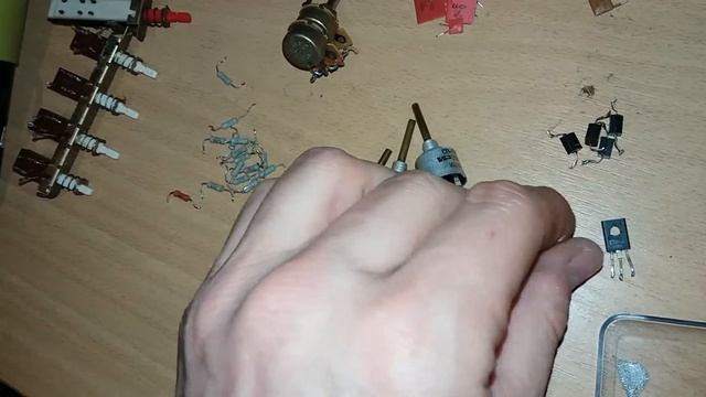 Що всередині радянського трьохпрограмного гучномовця Электроника 204?