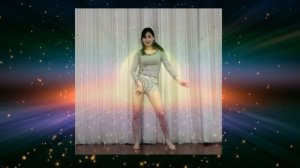 Красавица Цин Цин  (Qingqing)  танцует чувственный танец под  хит 80х- "Позвони мне позвони"  #青青