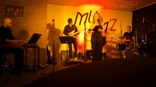 Les Passants - Anaïs Vijgen смотреть онлайн