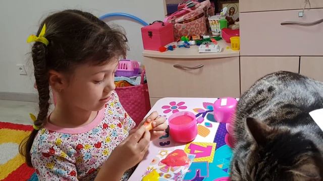 Vika смешивает слизь) смотреть онлайн