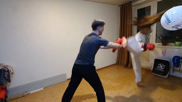 Девочка из фильма "Звонок"😁 смотреть онлайн