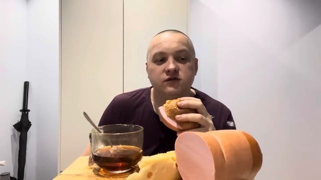 Колбаса флешбеки из детства мукбанг Mukbang Eating