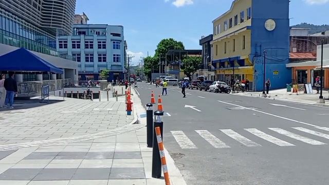 GRAN AMBIENTE EN EL CENTRO HISTÓRICO DE SAN SALVADOR EL SALVADOR