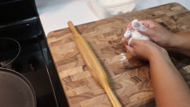 Roti Manioc (En Creole) - La Cuisine Laila - Episode 21 смотреть онлайн
