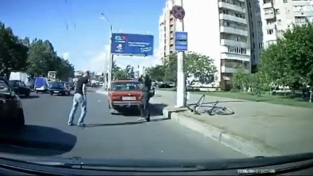 Driver fight a Cycling in Russia ! смотреть онлайн