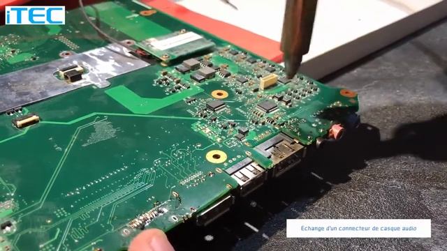 Changement d'un connecteur JACK Audio sur une carte mère de PC Portable. смотреть онлайн