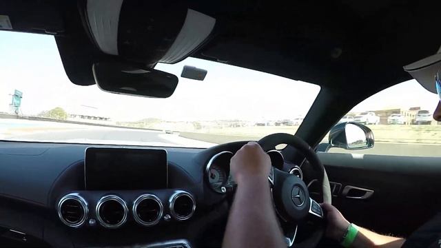 GIRL IN MERCEDES AMG GTR VS MERCEDES AMG GTS KYALAMI смотреть онлайн