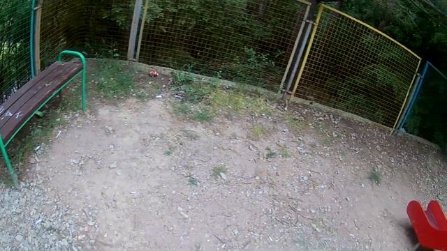 Травмоопасная детская площадка в Ялте на Суворовской