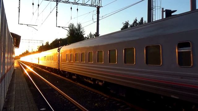 "На закате дня!" Электровоз ЭП2К-313 с пассажирским поездом №380 "Москва - Берещино" смотреть онлайн