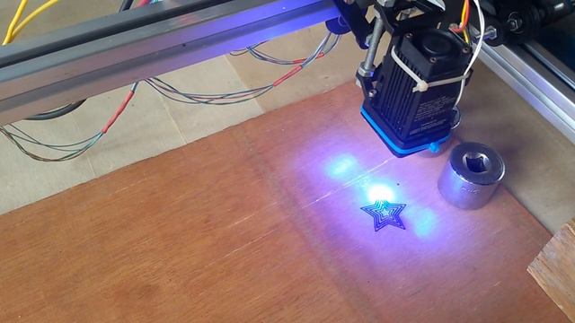 Laser Cutting Plywood by LaserCAT 2000 with 5,500mW Blue Diode Laser смотреть онлайн