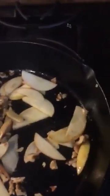 Fried Apple & Walnut Crisp смотреть онлайн