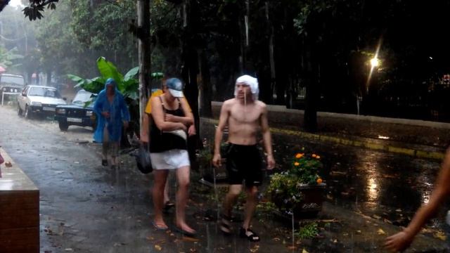 Тропический дождь в Лазаревском 2019 смотреть онлайн