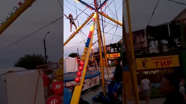 Я прыгаю на батут тарзанке смотреть онлайн