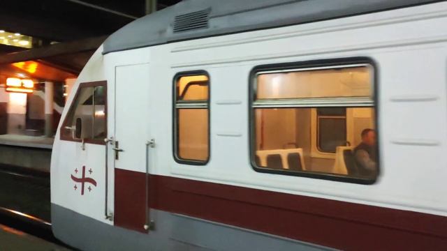 🇬🇪двух вагонная ЭР2-1011 сообщением Тбилиси-Гардабани, ЭР2 из 2 вагонов/Georgian ER2 electric train смотреть онлайн