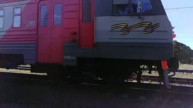Электропоезд ЭТ2МЛ-077-Лужский Рубеж на станции Александровская смотреть онлайн