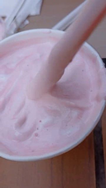 шок вкусна и точка , молочный коктейль или мороженое как пить ???!! как пить ???!