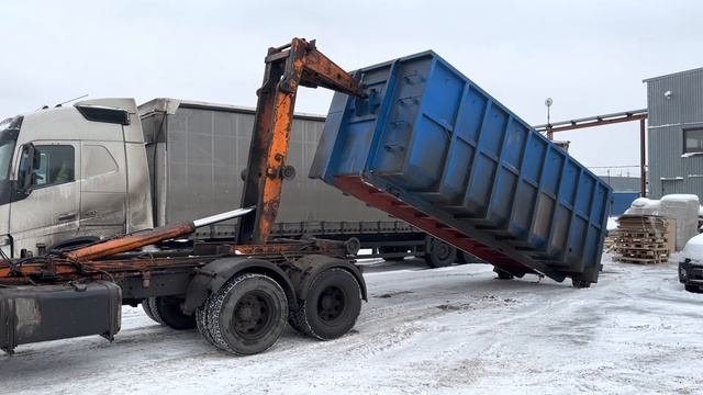 Выгрузка контейнера для мусора смотреть онлайн