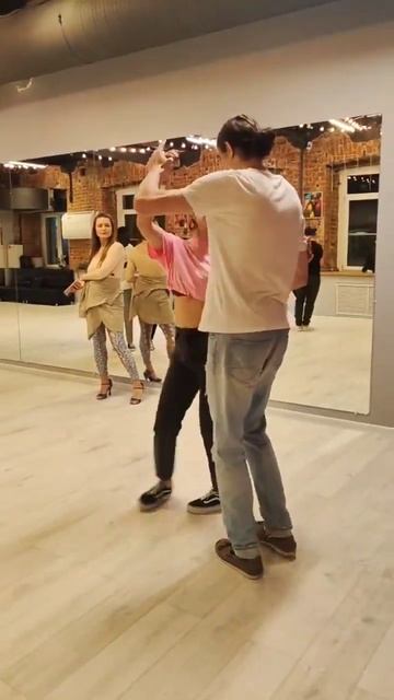 Андрей Смотрин & Ксения Мариловская в школе Ритмо Дэнс #kizomba #кизомба #urbankiz #urbankizouk смотреть онлайн