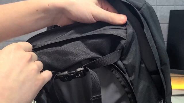 Can this Eastpak replace a $30 Marmot? [Eastpak x Nation Geographic Safepack Impressions] смотреть онлайн