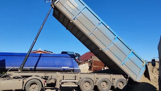 Перевозка песка и сыпучих грузов самосвалами в Мелитополе смотреть онлайн