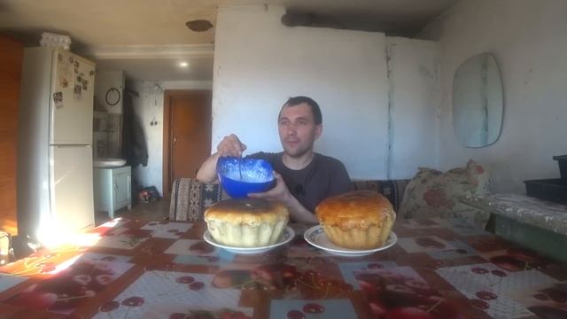 Жизнь в глухой деревне, приготовил куличи.