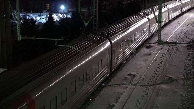Электровоз ЭП2К-325,станция Царицыно Electric locomotive EP2K-325 station Tsaritsyno смотреть онлайн