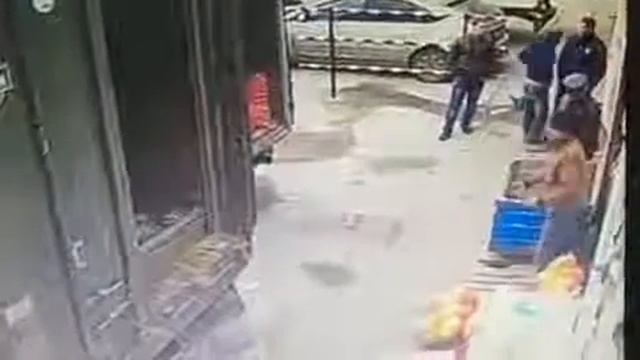 Дан бутылку ломает об голову(12) смотреть онлайн