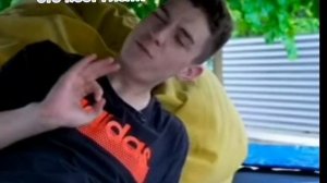 ВОУ ВОУ ЕЕ В ГОЛОВЕ СТОЛЬКО ПРОБЛЕМ