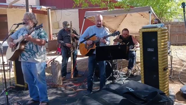 Andres’s Backyard Orchestra presents a cover of Tyler Childers’White House Road смотреть онлайн