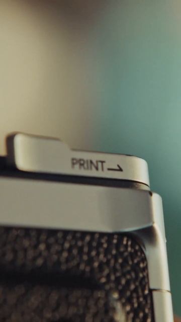 instax mini Evo™ - Black & Brown - promo video смотреть онлайн