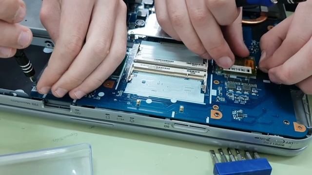 Desmontando un sony vaio PCG-7144M смотреть онлайн