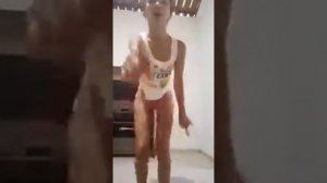 Novinha Xotuda Dançando
