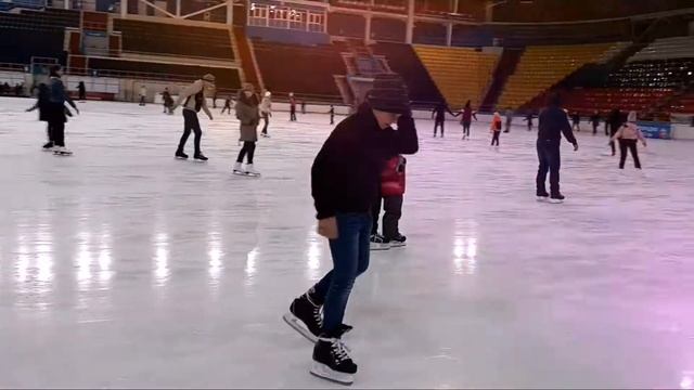 Семейный выходной на коньках. Арена "Ерофей ". смотреть онлайн