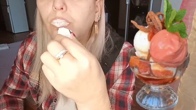 ASMR ✔️ мороженое с крошкой🍨 MUKBANG ✔️ смотреть онлайн