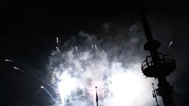 Praha 01.01.2015. Ohnostroj (феєрверк). смотреть онлайн