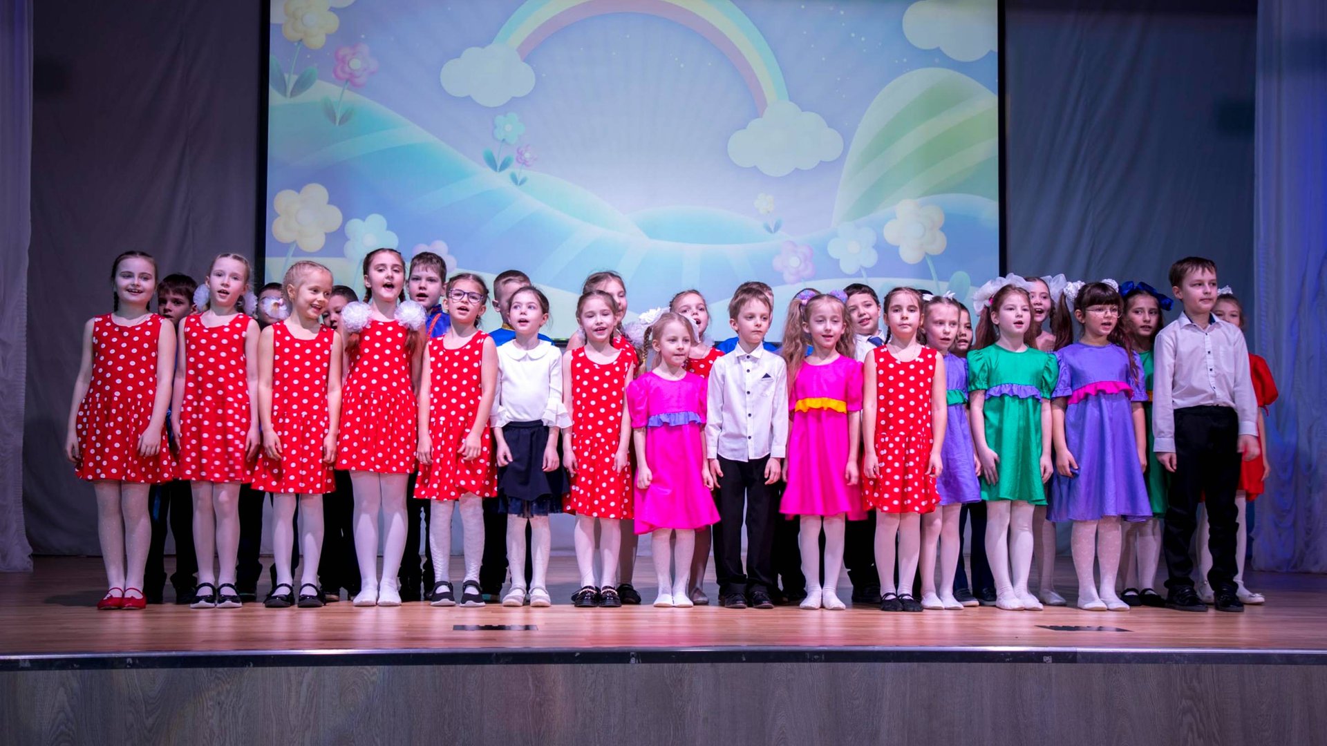 Праздничный концерт, посвященный Международному женскому дню 8 Марта! смотреть онлайн