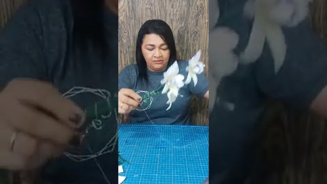 ORQUÍDEA LACINHO E MONTAGEM DE ARRANJO смотреть онлайн