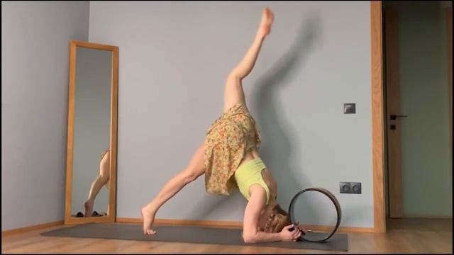 Stretching yoga flow - Master Series with Little Cute Skirt смотреть онлайн