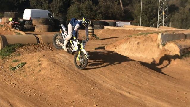 Billy Bolt Super Enduro Training L’Ametlla Park смотреть онлайн