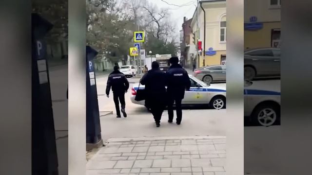 Полицейские задержали ростовчанку, у которой не было маски смотреть онлайн