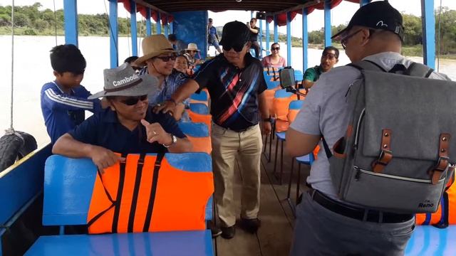 My lovely Malaysian group on Tonle Sap Lake, Siem Reap, Cambodia смотреть онлайн