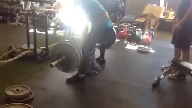 Tara Ann 255 Sumo deadlift plus 80 lbs. of chains смотреть онлайн