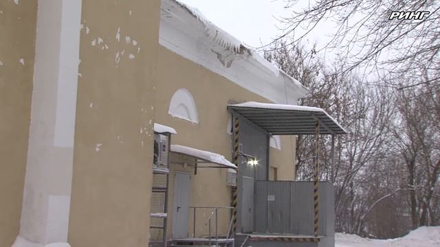 Госадмтехнадзор в Луховицах провел рейд по уборке снега, наледи и сосулек смотреть онлайн