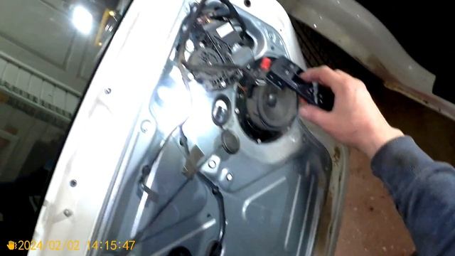 Как снять обшивку двери со снятием стёкол Volkswagen Transporter T5 ➤ Пошаговое руководство