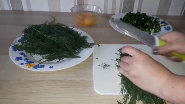 Жареные пирожки с зеленью, вкусные пышные.